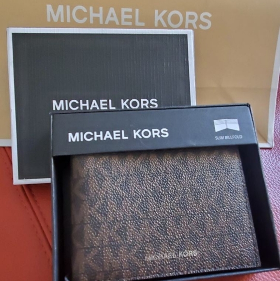 New michael kors wallet Authentic bifold with box - Picture 10 of 10